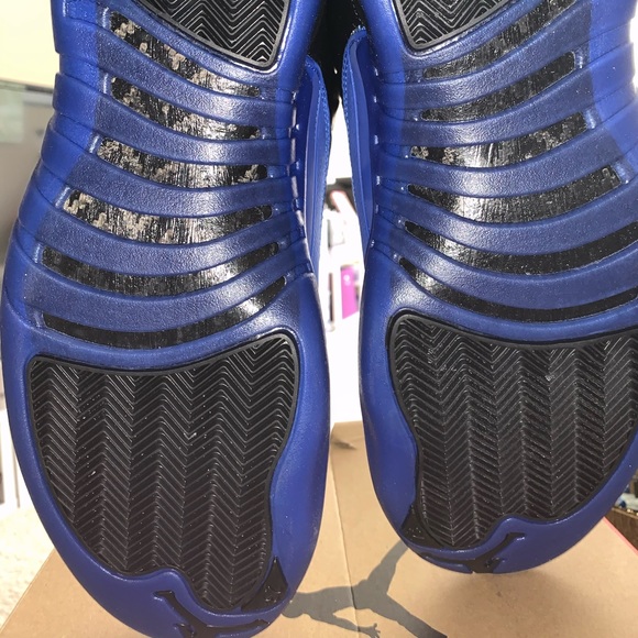 Air Jordan 12 Retro - Picture 4 of 4